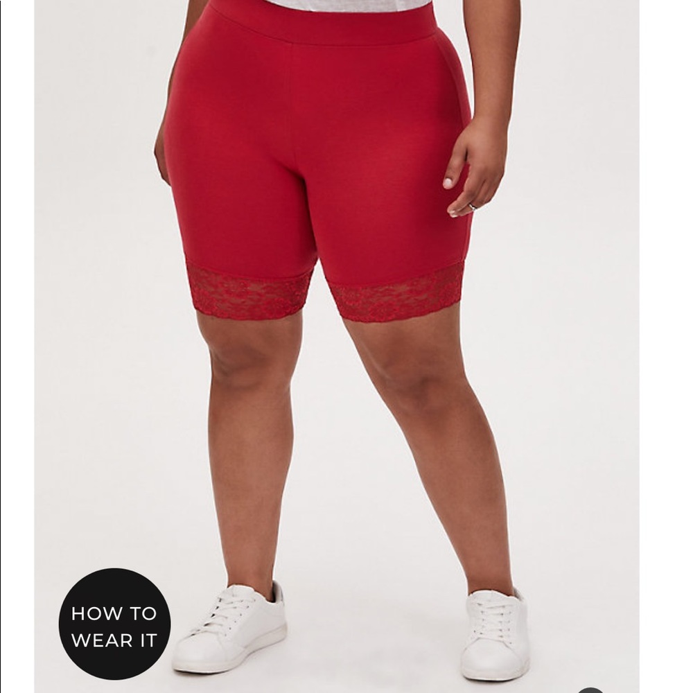 TORRID 00- NWT RED LACE TRIM BIKE SHORT- STRETCH